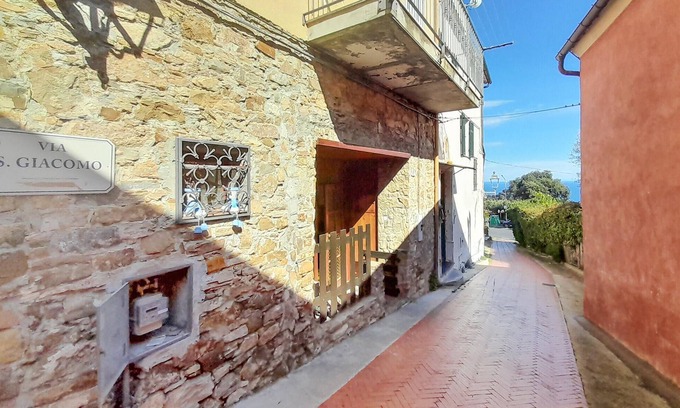 Costarainera Apartment | Amazing apartment in Costarainera