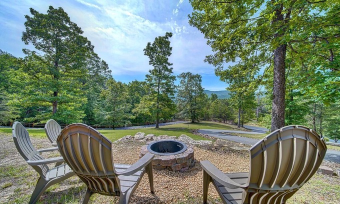Young Harris Cabin | Amazing Appalachian Mountain Views from Every Room!