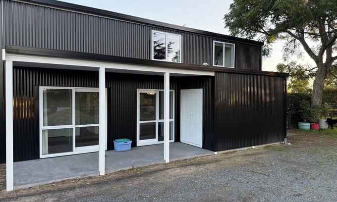 Tamahere House | Amazing Barndominium with farm views. nHalfway between Cambridge and Hamilton.