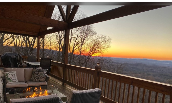 Cana Cabin | Amazing Cabin on Blue Ridge over Mt Airy