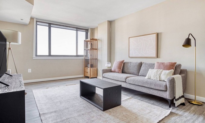 Court House Apartment | Amazing Clarendon 1BR w/Gym, W/D & Doorman, walk to Metro, by Blueground