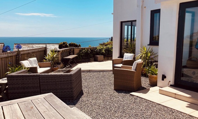 Downderry Apartment | Amazing Cornish apartment with sea views - 3 mins to beach