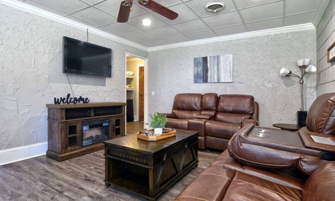 Statesboro House | Amazing Cottage -Located on Blue Mile-Close to GSU