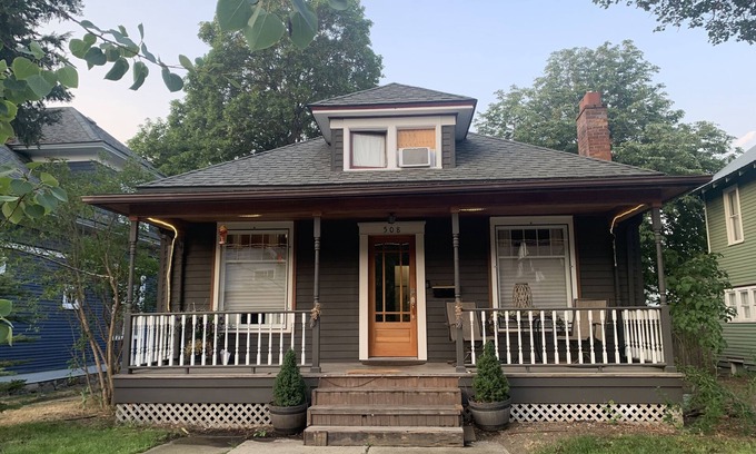 Garden District House | Amazing downtown historical house blocks from downtown, midtown and the lake.
