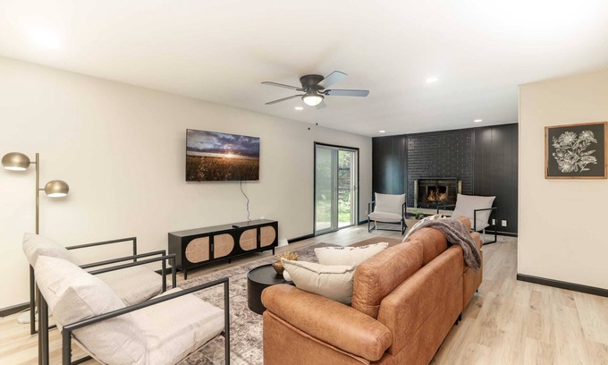 Wichita House | Amazing East Side 3BR 2BA Wifi SMRT TV