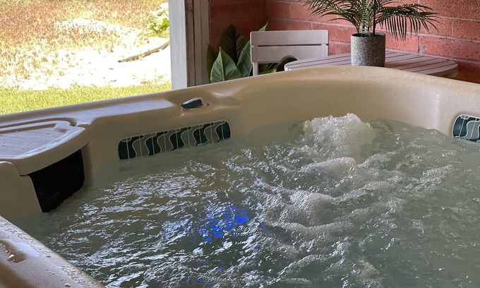 Idaho Falls House | Amazing entire clean Country House w/hot tub a/c close to Yellowstone NP.