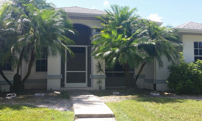 Meadowbrook Estates House | Amazing Estate on Nature Preserve - Close to Everything