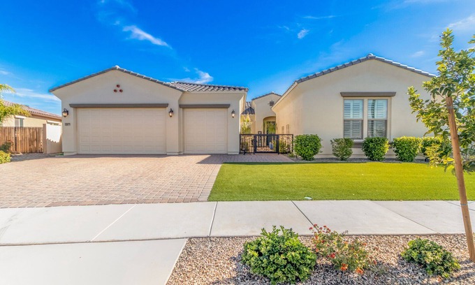 San Tan Valley House | AMAZING EXECUTIVE STYLE HOME/MASTERPLAN COMMUNITY/COMMUNITY LAKE/POOLS