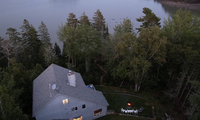 Hancock House | Amazing family friendly home with 200' of private oceanfront & hot tub