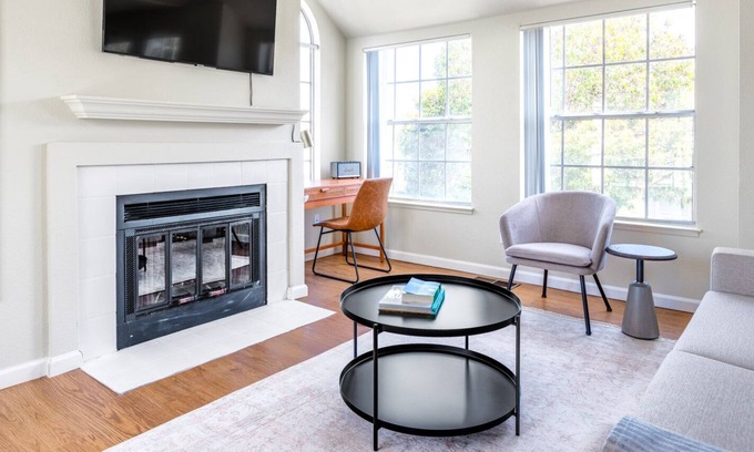 Foster City Apartment | Amazing Foster City 1BR w/ W/D, Gym, Pool, 1 mi. to shops, by Blueground