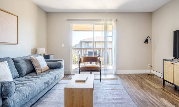 Foster City Apartment | Amazing Foster City 1BR w/ Gym, Pool, W/D, near highways, by Blueground