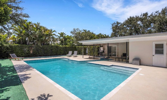 Palma Sola House | Amazing heated pool & spa just minutes from Anna Maria Island