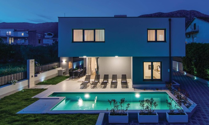 Kastel Kambelovac House | Amazing home in Kastel Kambelovac