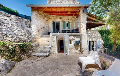 Bidon House | Amazing Home In Bidon With Kitchen