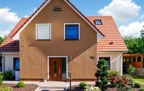 Wohlenberg House | Amazing Home In Klütz With Kitchen