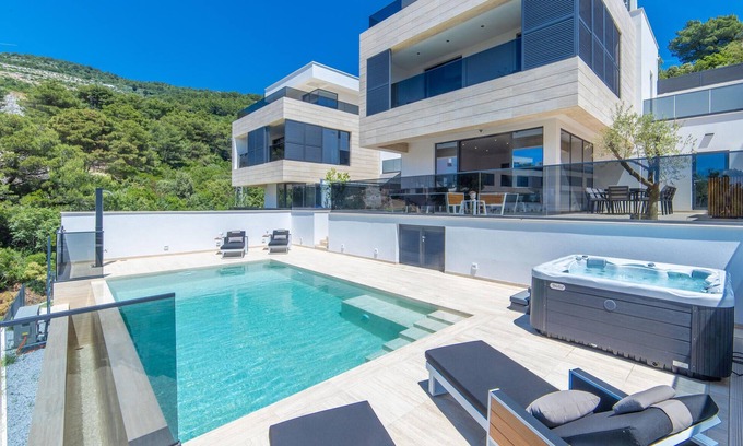 Komarna House | Amazing home in Komarna