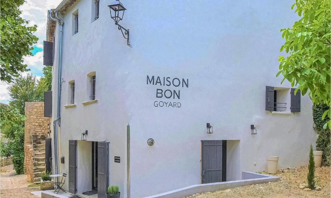 Monieux House | Amazing home in Monieux with 5 Bedrooms and WiFi