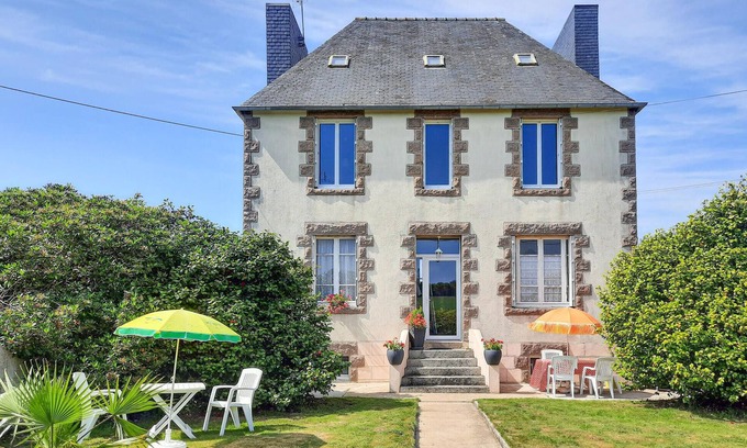 Morlaix House | Amazing home in Morlaix with WiFi