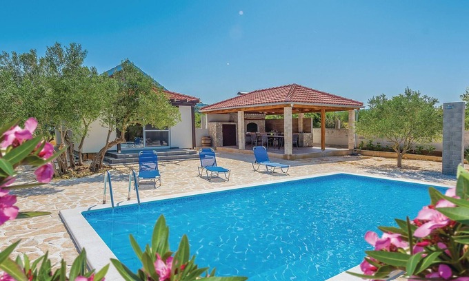 Tribunj House | Amazing home in Tisno