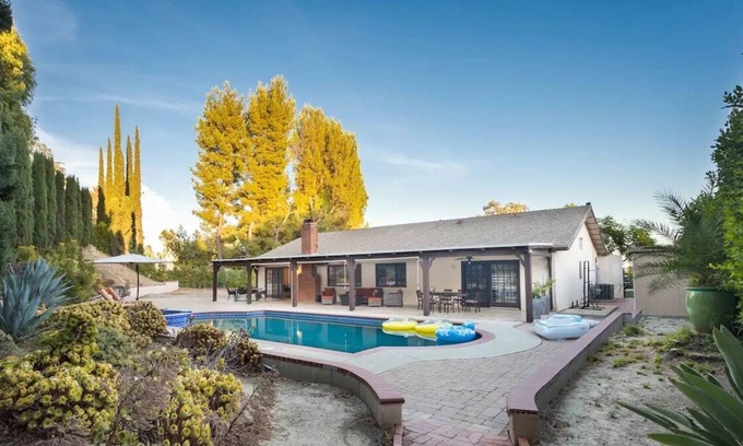 Granada Hills North House | Amazing House w/Pool and Spa Near Golf Course
