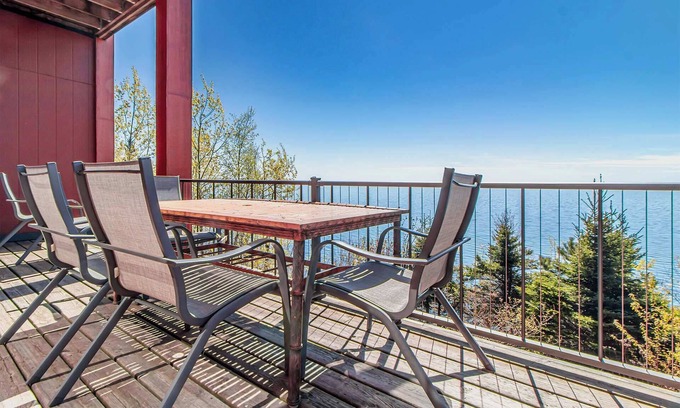 Tofte House | Amazing Lake Superior Views, Lake Access, Bike Trail, Garage, Close to Parks/Hik