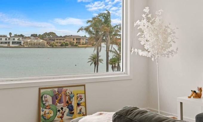 West Lakes House | Amazing Lake View family-friendly Holiday Home