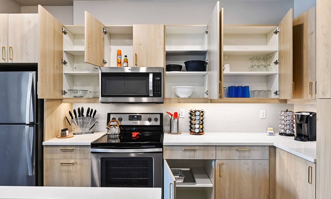 Herriman Apartment | Amazing Location! California King Bed, Queen Sofa Sleeper & 2 Twin Beds!