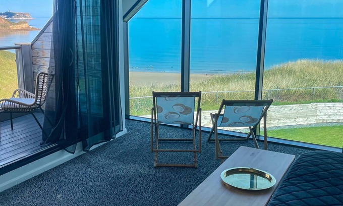 Cayton Bay Villa | Amazing Luxury Sea Front Villa With Hottub