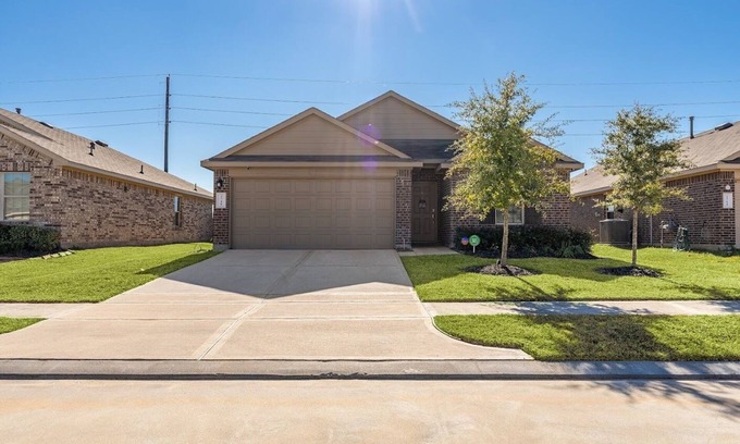 Spring House | Amazing & Modern 3BR, 2BA Home near IAH, DT