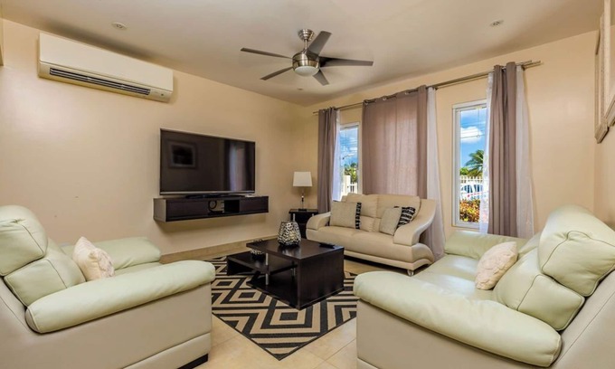Paradera Villa | Amazing Modern 4BR3BA Villa w/Large Private Pool