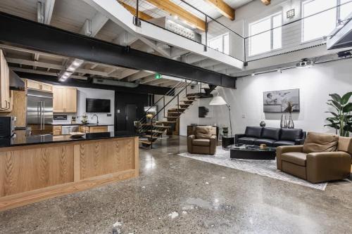 Chatham-Arch House | Amazing Modern Chic Mass Ave Townhome with Amenities