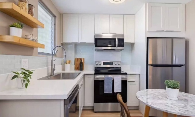 McCully - Moiliili Apartment | Amazing & Modern Honolulu Haven, Renovated w/AC
