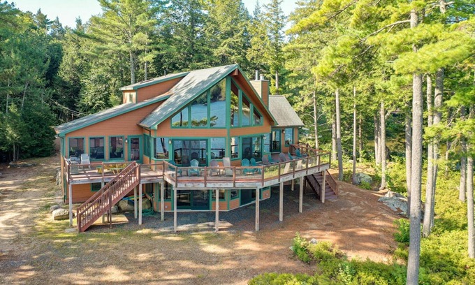 Moultonborough House | Amazing Moultonborough retreat sleeps 14 and accommodates a 24 foot boat