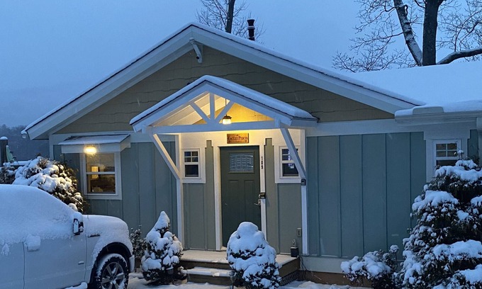 Weaverville Cottage | Amazing Mountain View Cottages - Pet Friendly
