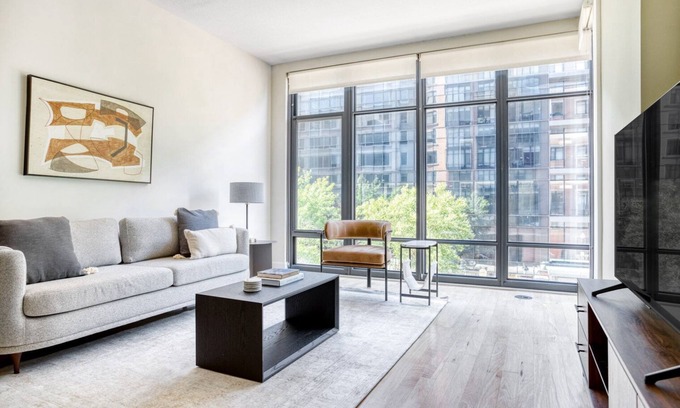 Mount Vernon Triangle Apartment | Amazing Mt Vernon 1BR w/Pool, W/D & Gym, near Chinatown, by Blueground