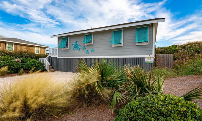 Emerald Isle Cottage | Amazing Ocean Front Cottage on the Crystal Coast