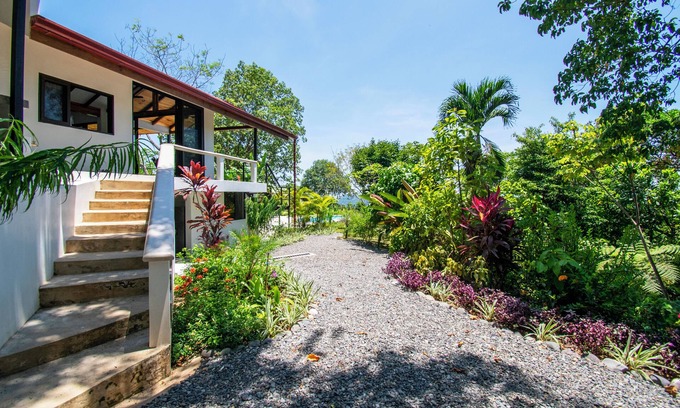 Savegre Villa | Amazing ocean view jungle home newly renovated!