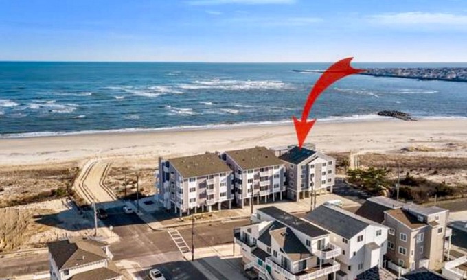 Townsend's Inlet Condo | Amazing Oceanfront Bi-Level Condo