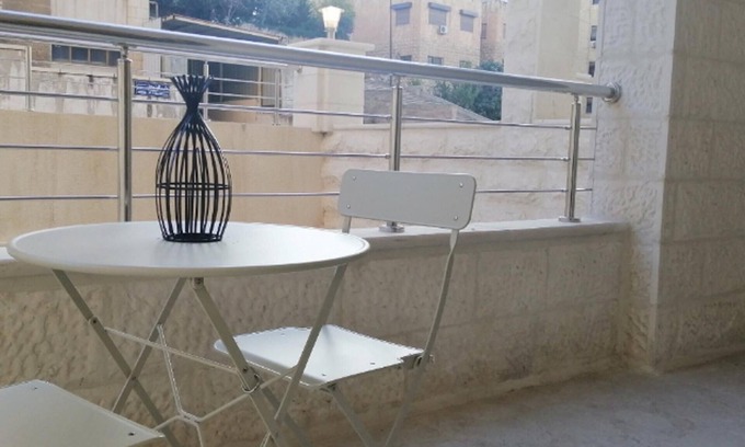 Jabal Al-Hussein Apartment | Amazing one Bedroom Apartment in Amman,elwebdah 1