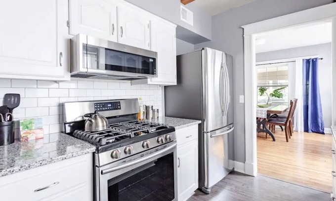 Countryside House | Amazing Plaza Location - Steps from new Whole Foods!