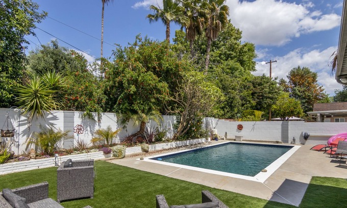 Winnetka House | Amazing Private house with POOL& 3 bedrooms in the heart of LA