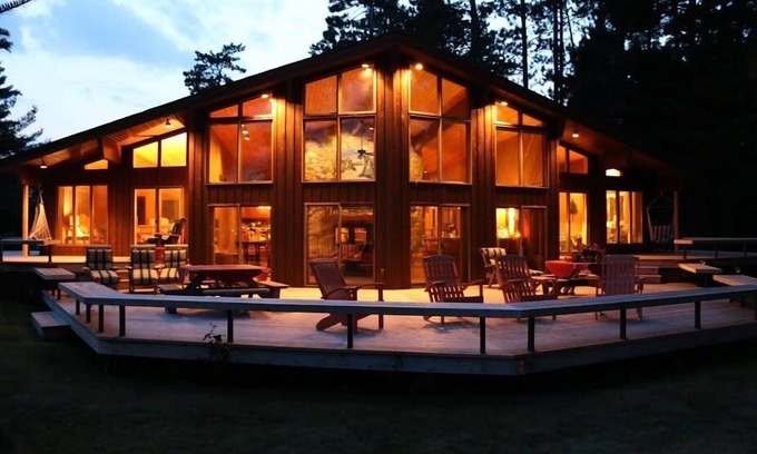 Hayward Cabin | Amazing Private Lodge, on end of Peninsula ~ Sand Bottom lake.