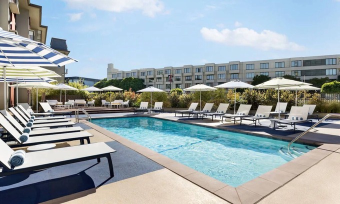 Fisherman's Wharf Hotel | Amazing Retreat Close to Chinatown | Outdoor Pool Access | Pets Are Allowed