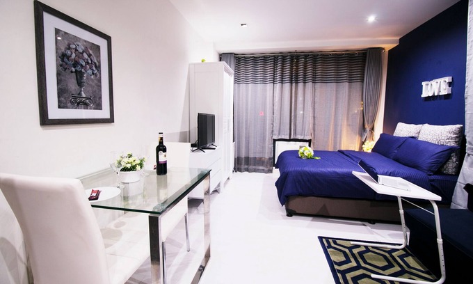 Valenzuela Apartment | Amazing Romantic view L-pools Gramercy Makati 1212