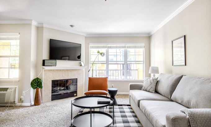 Santa Clara Apartment | Amazing Santa Clara 2BR w/W/D, Gym, Pool, walk to Safeway, by Blueground