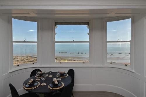 St Leonards-On-Sea Apartment | Amazing Seaview - 2 bedroom, 2 bathroom