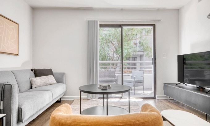 Studio City Apartment | Amazing Studio City 2BR w/Pool, Gym & W/D, nr Olive Ave, by Blueground