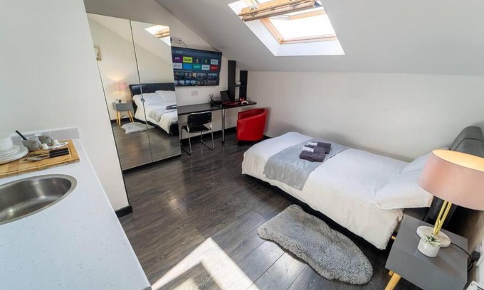 Selly Oak Apartment | Amazing studio next to the city