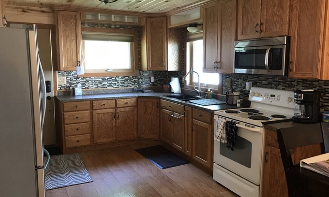 Perham House | Amazing sunsets and sunrises. Nice quiet end lot🌞