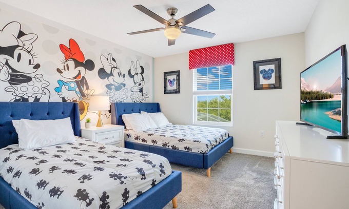 Four Corners Ski Chalet | Amazing Townhouse 4Bed/3Bath/Pool/18Min from Disney